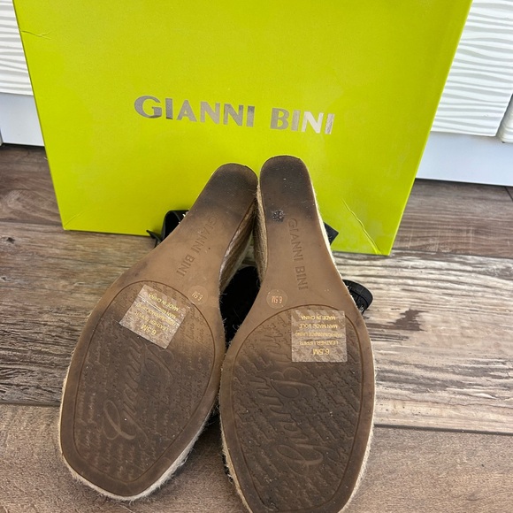 Gianni Bini black wedge sandal - Picture 2 of 3